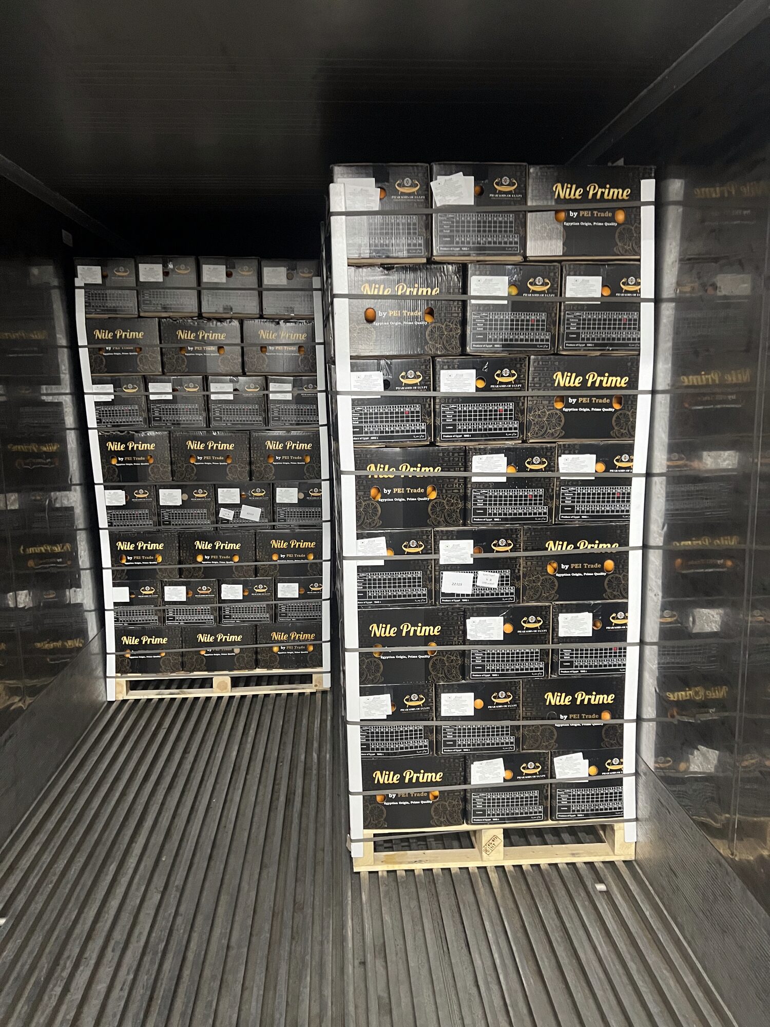 Orange pallets loaded in a reefer where the set point determines citrus chilling injury risk